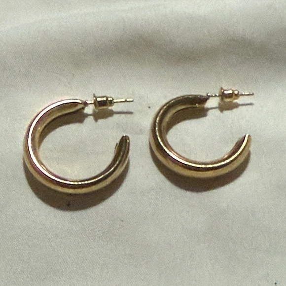 Jewelry - Elegant Gold Hoop Earrings